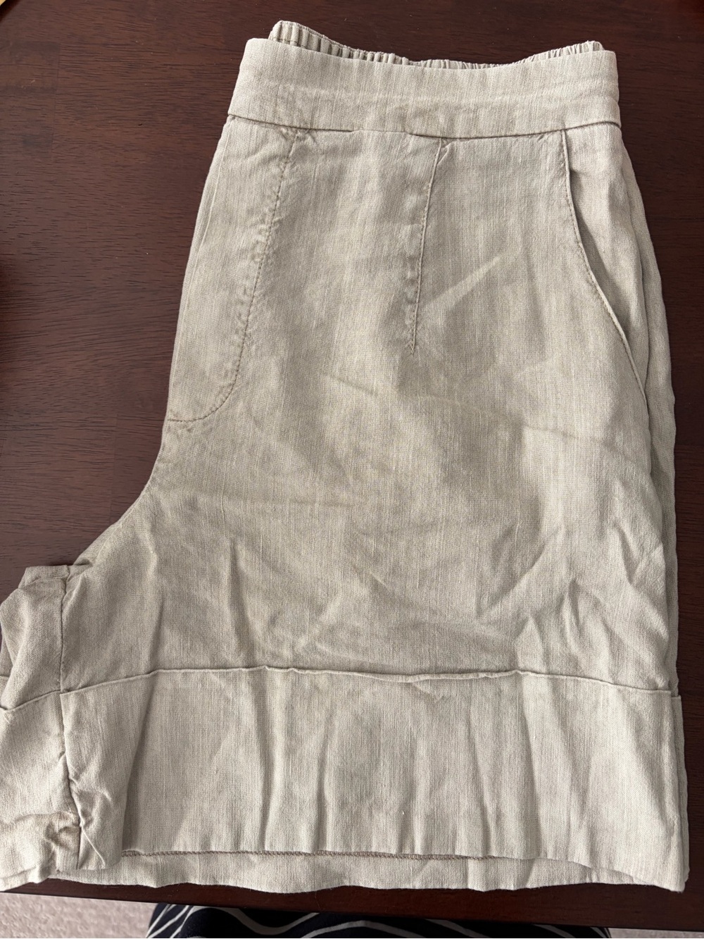 Kut from the Kloth Linen Blend Shorts in Light Beige
